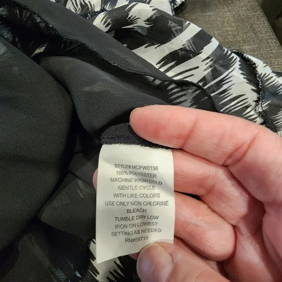 Notations Black and White Ruffled   Blouse with Matching Cami - Picture 7 of 7